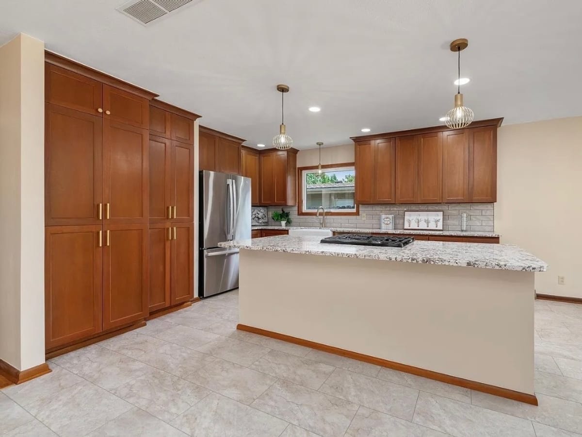 Kitchen island and custom cabinets in a JAKS Construction kitchen remodel